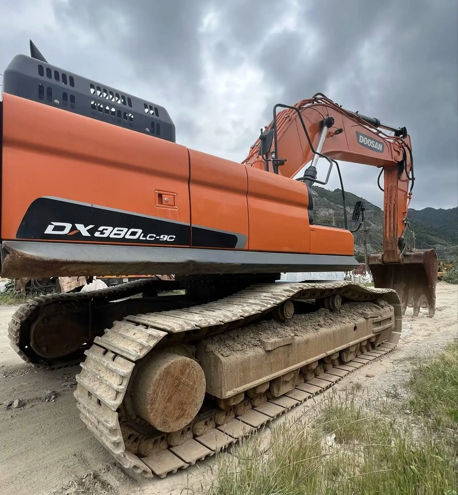 Популярный шахтный экскаватор Doosan DX380 37 тонн 38 большой гидравлический б/у Тяжелая горнодобывающая техника