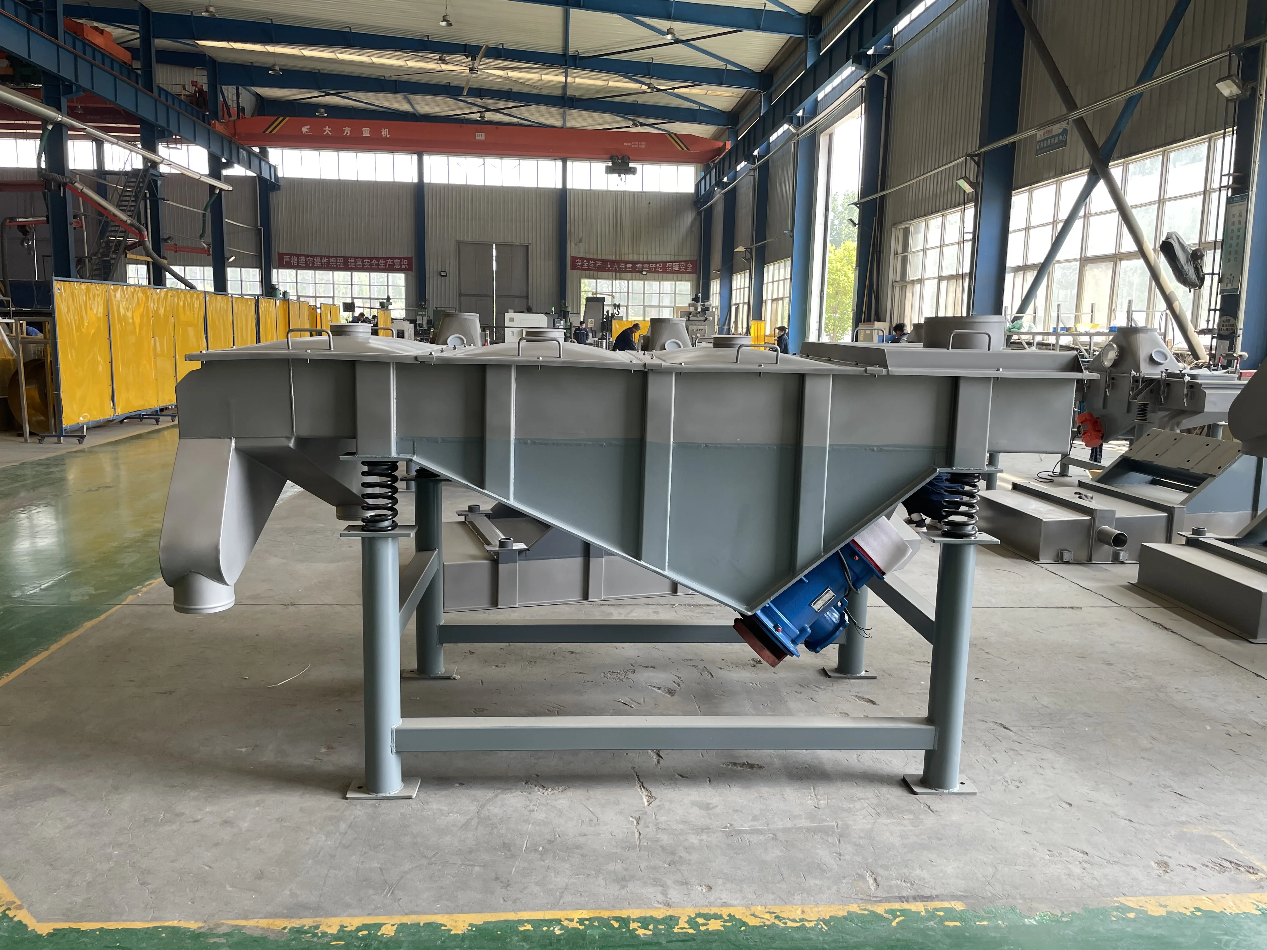 Sand xxnx hot linear vibrating screen price in china 1-4 decks sieving machine for fine particles separation