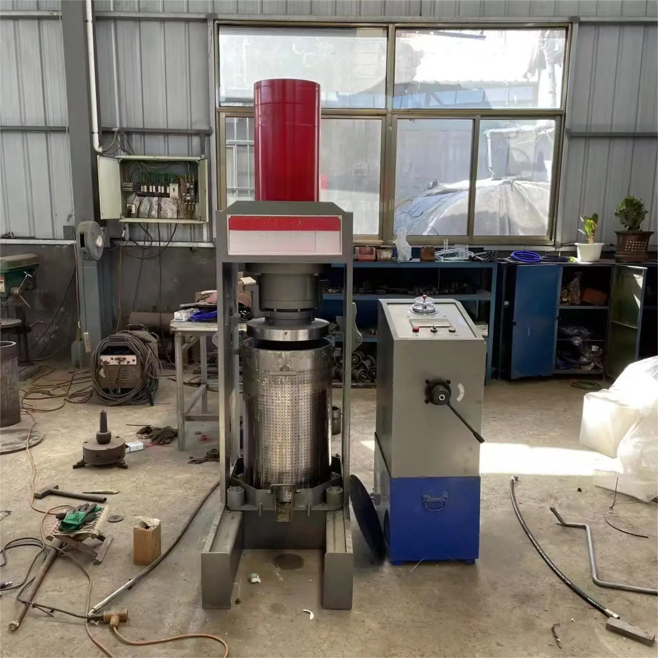 High Quality Control Peanuts Grape Seed Oil Press Machine Cereal Sesame Oil Extraction Machine Price