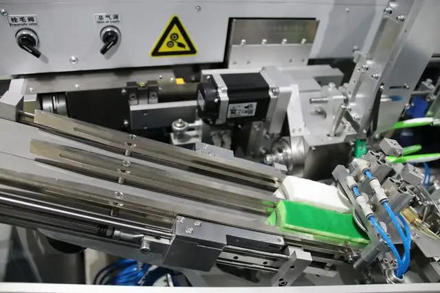 High speed toothbrush machine toothbrush tufting machine