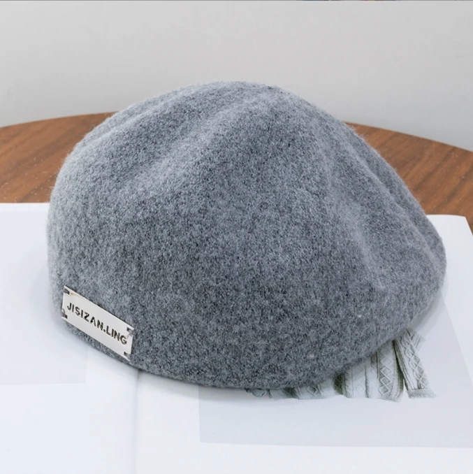 Wholesale New Arrival Winter Warm Solid Beret Hat Casual Retro Anti-Forward Hat For Women