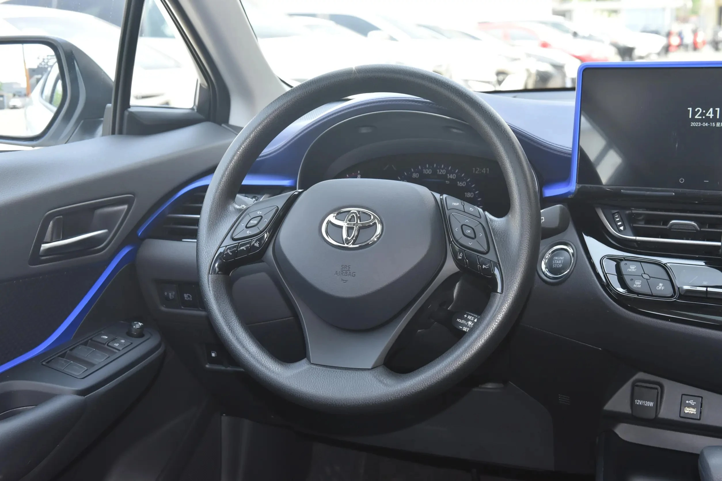 Подержанный автомобиль Toyotai CHR Электрический 5 мест компактный внедорожник 400 км Дальность хода быстрая зарядка бензиновый