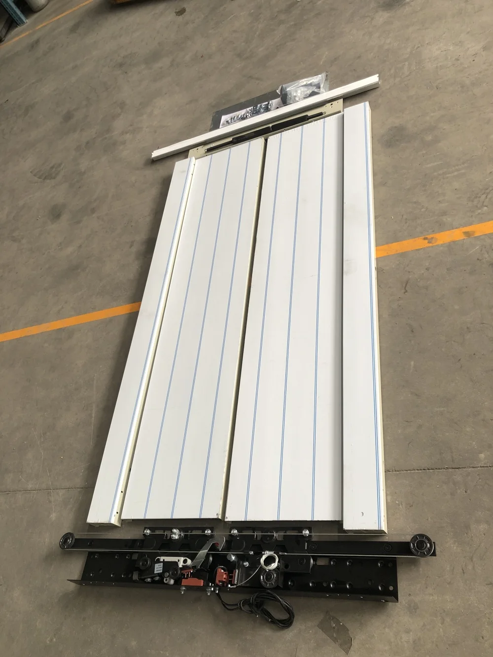 Zowee 304 stainless steel center open 800mm elevator door with hanger set china passenger elevator door