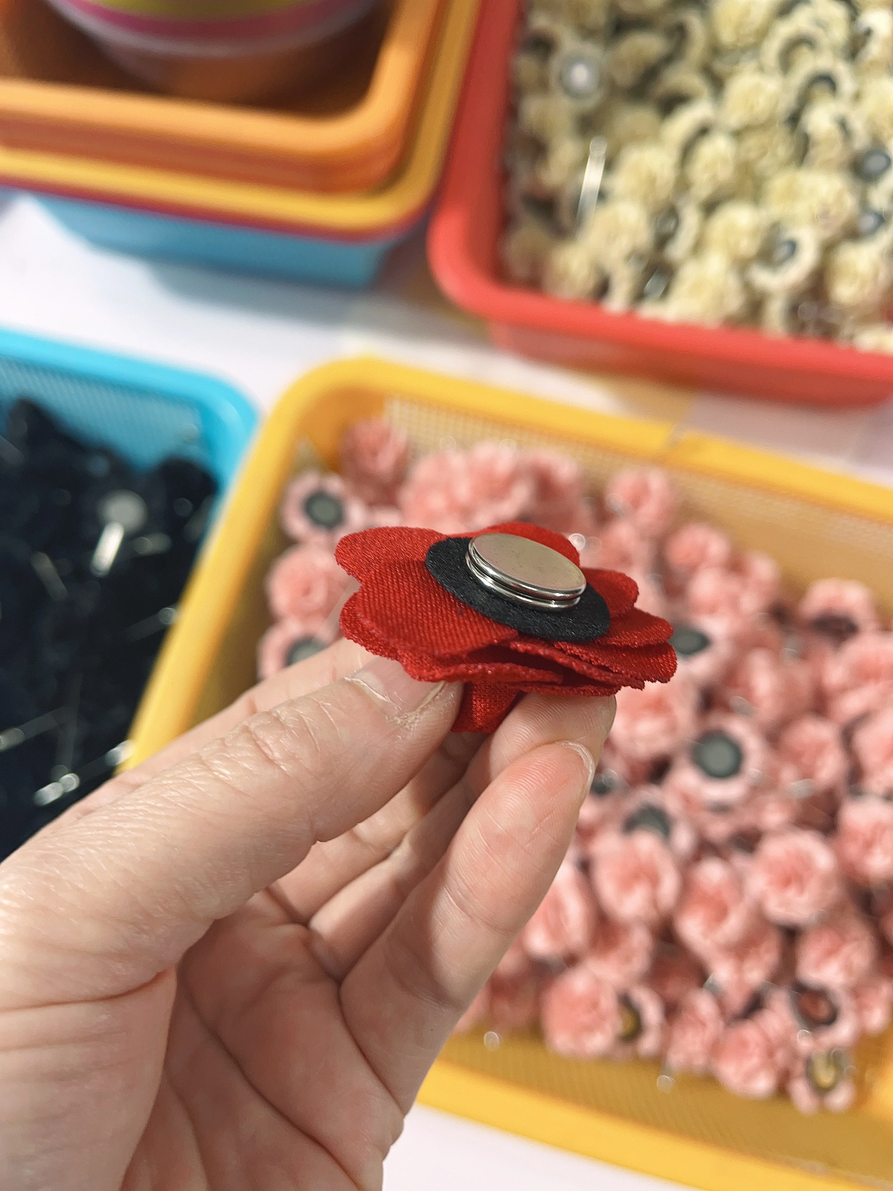 Hot Selling Manufacturer Custom Designer Magnet Back Brooches Strong magnetic flower lapel pins for men suit