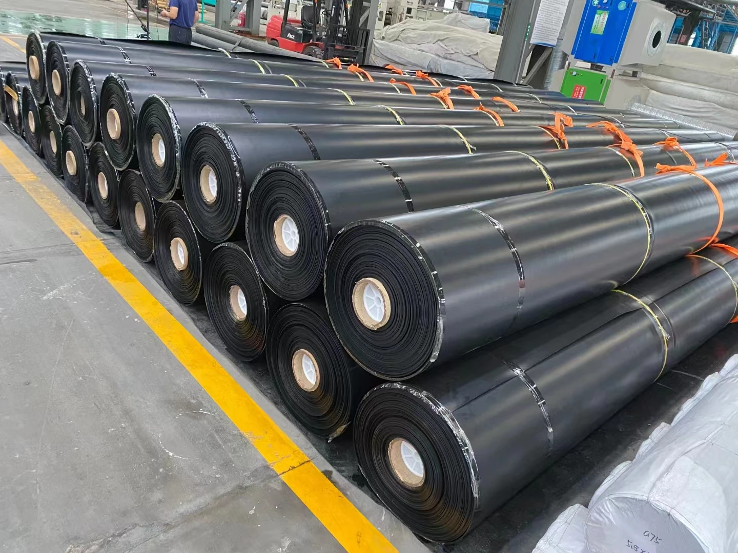 0.5 0.75 1.5 1mm HDPE LDPE geomembrane for fish farm pond liner