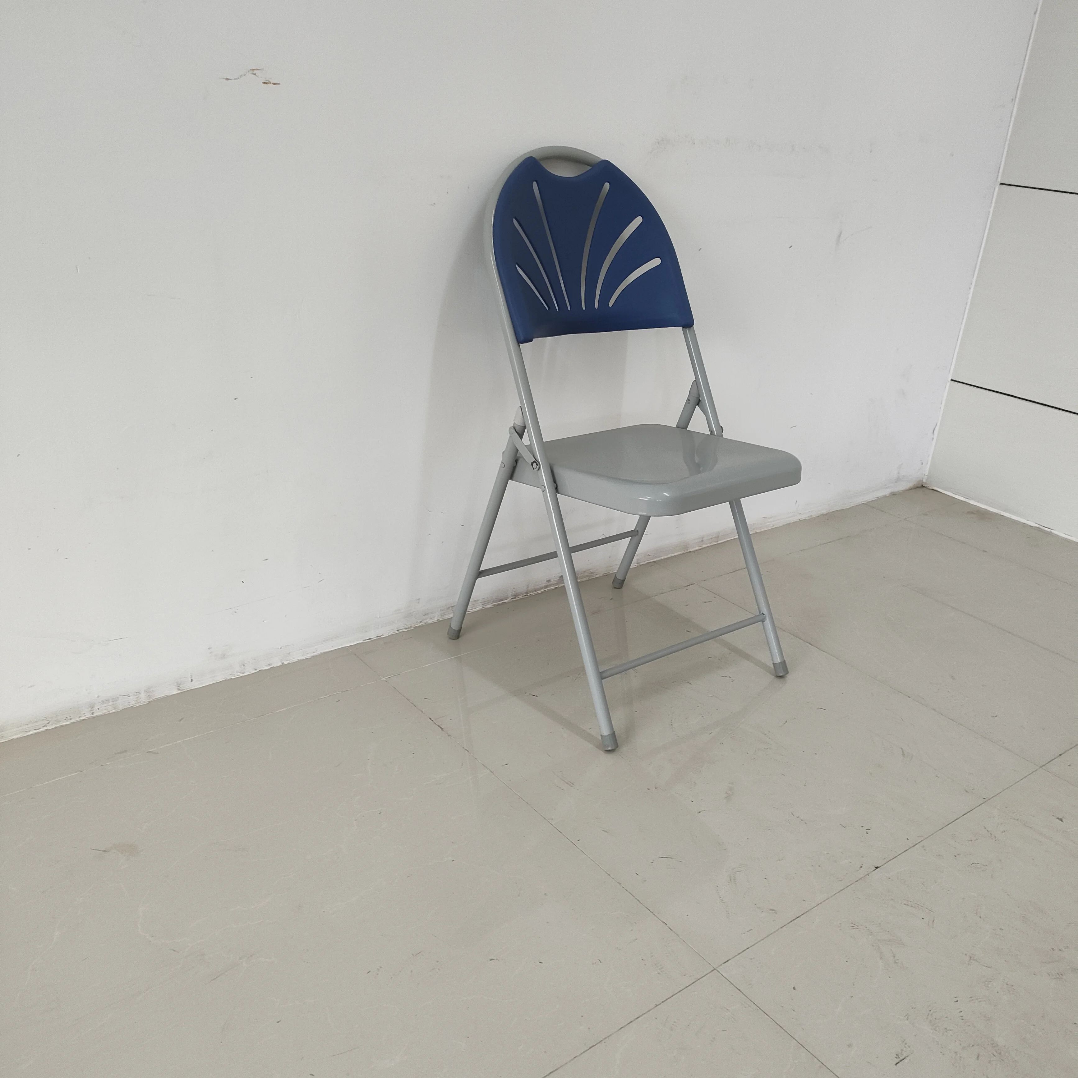 China manufacturer cheap furniture backrest metal padded folding dining chairs indoor chair
