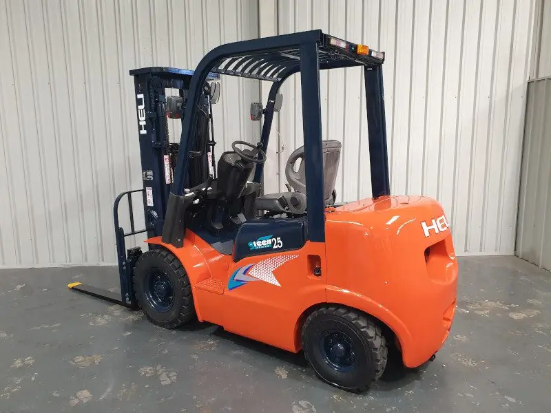 HELI 3T 3.5T diesel forklift equipped with Nissan engine Cheap 2T 2.5TON  LPG/GAS HELI FORKLIFT From Anhui China Asia