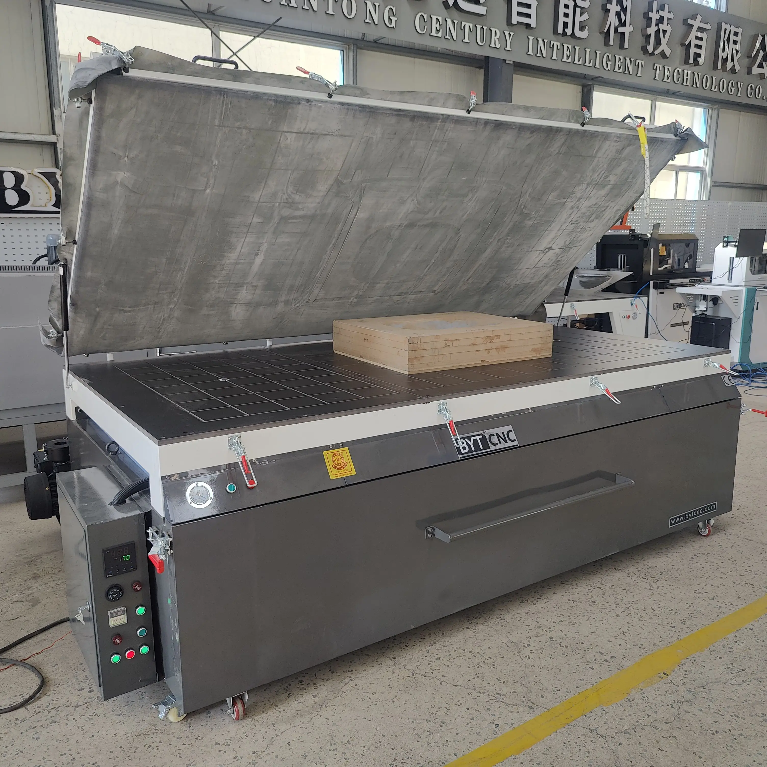 PVC foil vacuum membrane press machine for making PVC wood door cabinet and other wood furniture