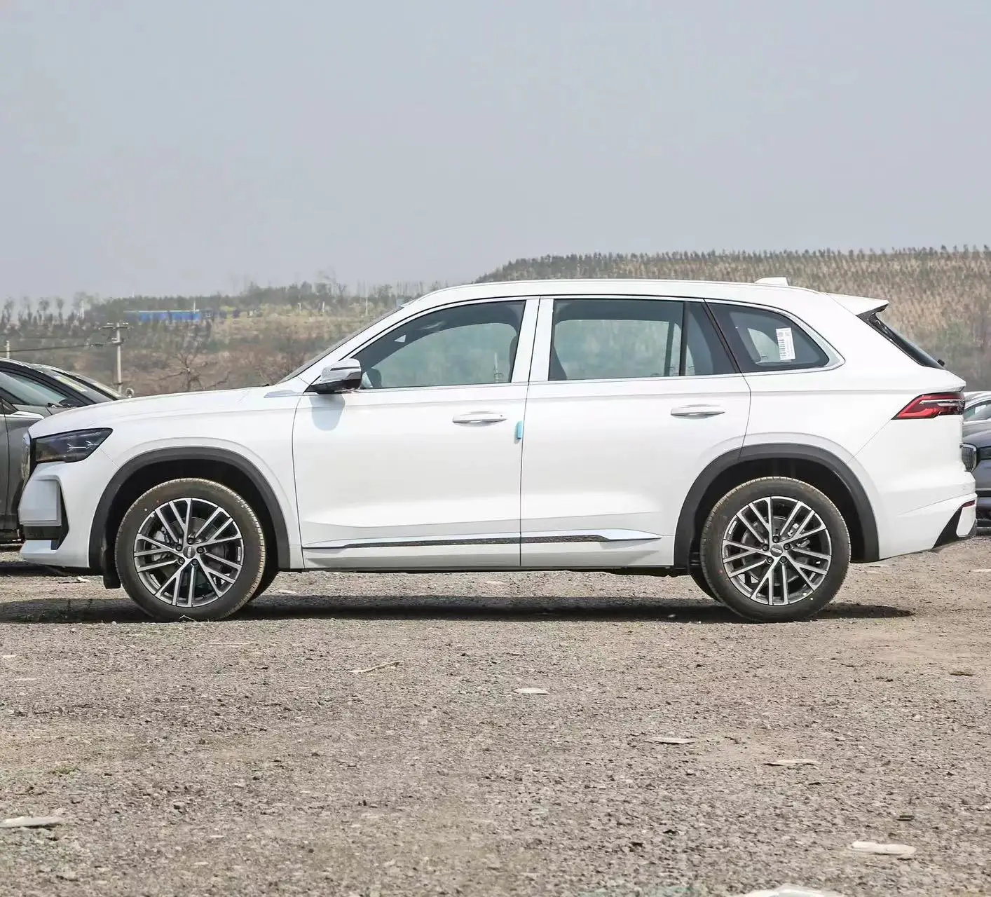 Geely Monjaro Xingyue L 2024 Zhiqing 1.5T Nebula Edition Hybrid Turbocharged Engine 163 HP Electric Motor 136 HP