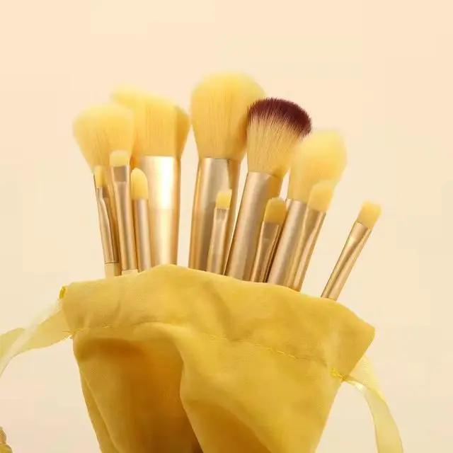 SHATAIL Women Cosmetic Wholesale Price Vegan Light Yellow Custom Logo Soft Luxury Makeup Brushes with velvet bag