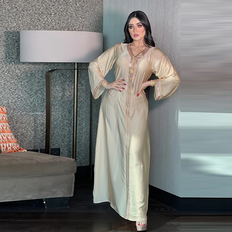 Hot Selling Arab Dubai Islamic Women Clothes Hot Drilling Plus Size Velvet Kaftan Dresses Muslim Women Dress