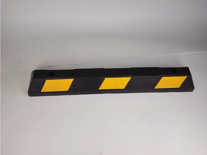  Reflective Anti UV Rubber Wheel Stoppers Parking Curb