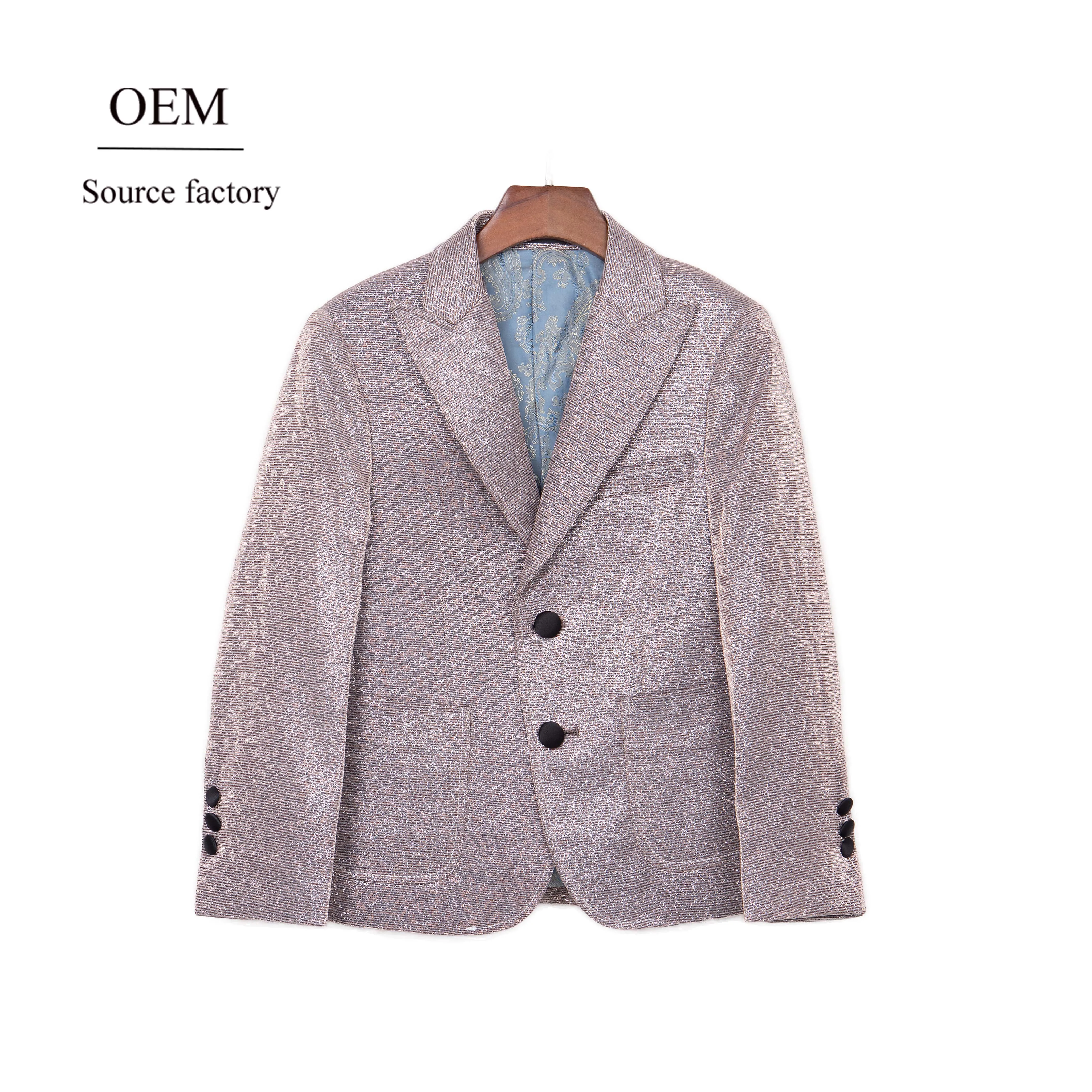 Детский костюм из блестящей розовой ткани