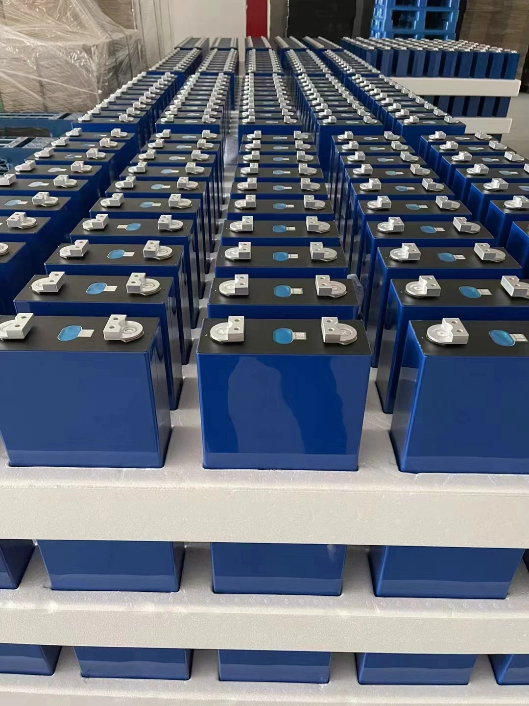 LF280 3.2V Lifepo4 High Capacity EU Poland USA 280Ah Batteries Lifepo4 Battery Prismatic Cell For Energy Storage Solar EV Car