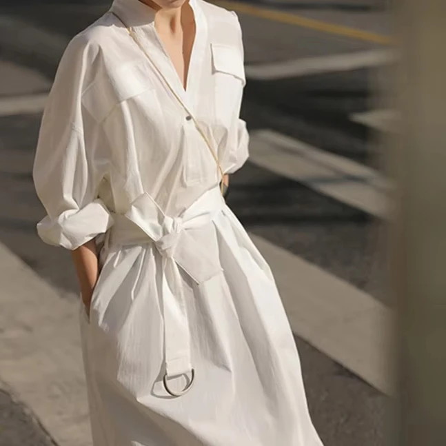 Женские свободные платья с V-образным вырезом, большие размеры, с длинными рукавами, белые платья в Корейском стиле с поясом, с разрезом сбоку, хлопковые дышащие женские платья-рубашки
