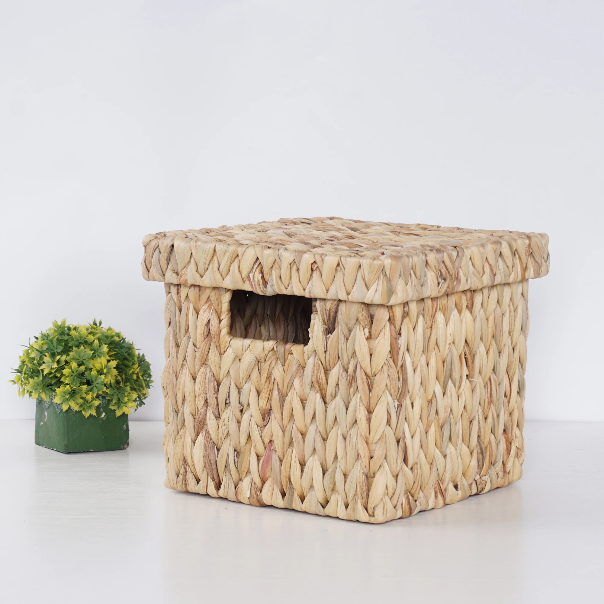 Brown Heart Shape Hamper Woven Water Hyacinth Storage Basket with lid woven shallow storage basket