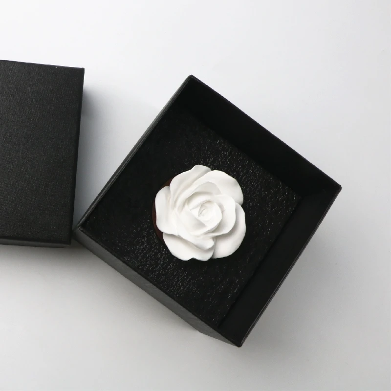 Wholesale Customized Car Air Freshener Home Scented Wood Base Ceramic Plaster Flower Aroma Porcelain Essential Oil Diffuser