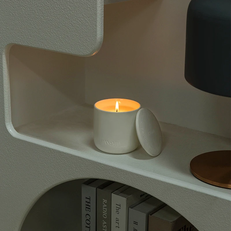 NEWIND Custom High Quality Heart-Shaped Organic Soy Wax Scented Candles Glass Jar Wholesale Religious Occasions Air Freshening