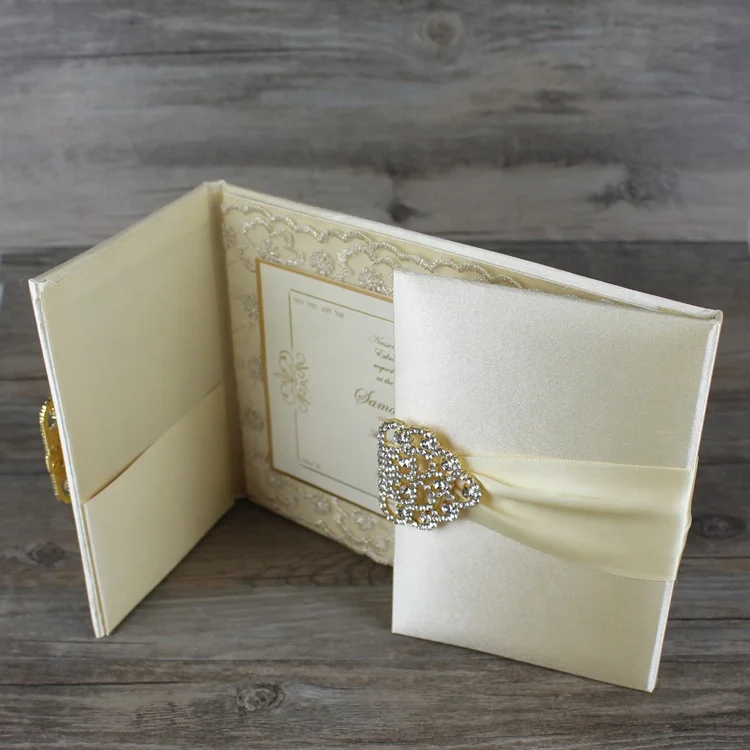 Wholesale Elegant Gold Foil Handmade Ivory Silk Wedding Invitation Folio and fabric hardcover invitation cards with buckle