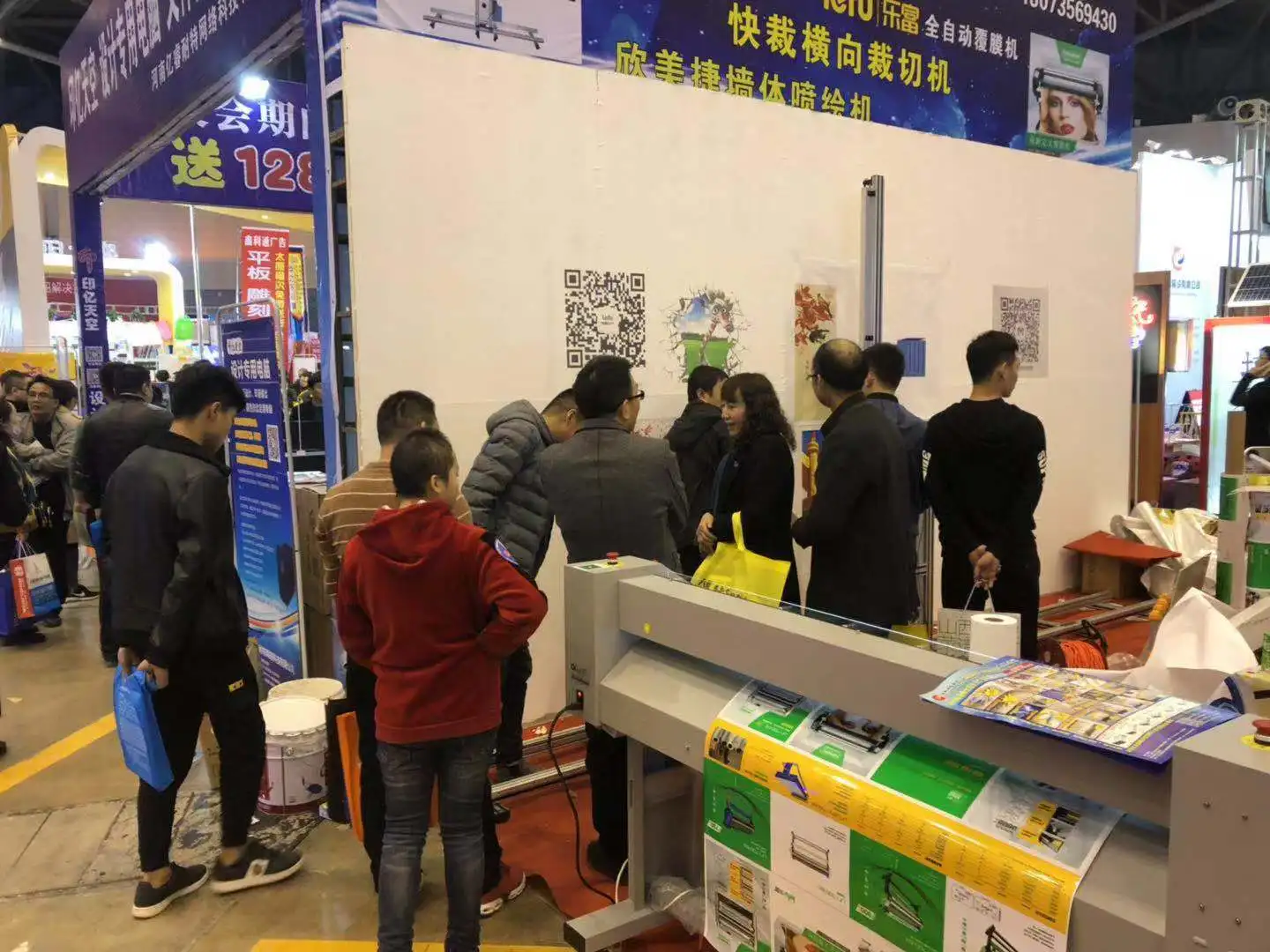 High End Atmosphere Remote Control Automatic Wall Painting Machine