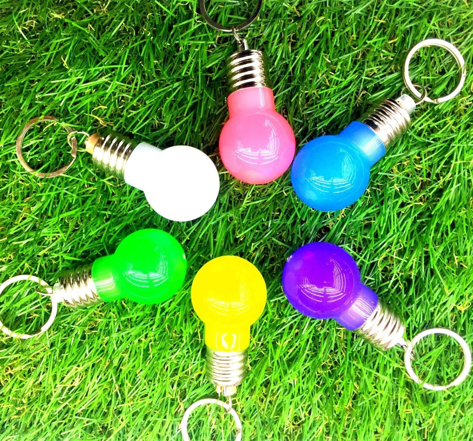 Fashion Lighting Mini LED Luminous Flashing Bulb Keychain Colorful Creative Toys Gifts Pendants Novelty Accessories Wholesale