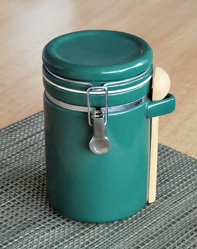 stoneware canister with iron lock, ceramic canister with silicone seal, 1 color glazing storage jar with spoon