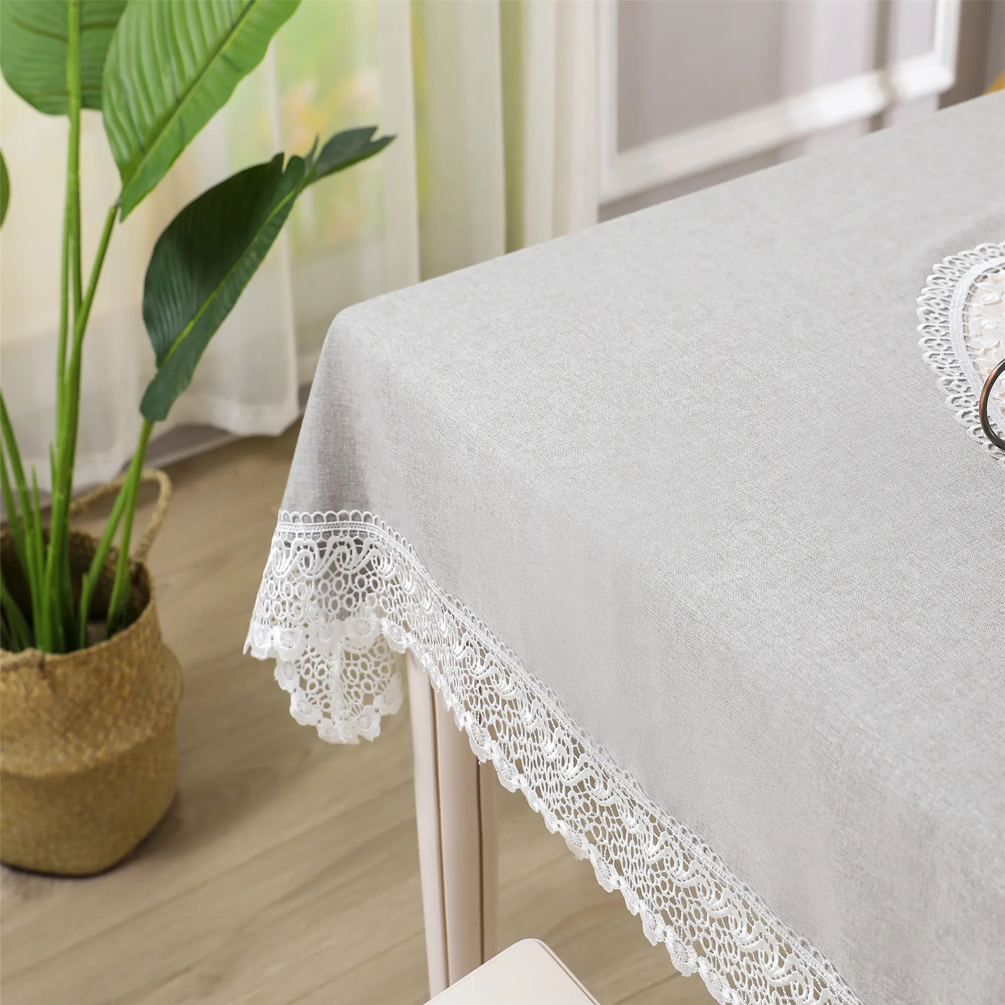 2020 new design luxury rectangle table cloth cotton embroidery with lace