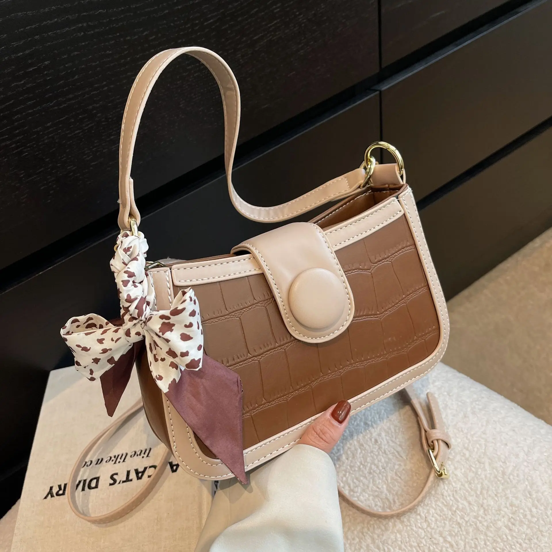 2024 New Small Fashion Mini Ladies Female Money Square Chain Strap Hand Tote Bag Handbag Cell Phone Purse Pu Leather Handbag