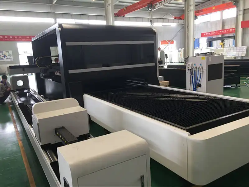 Китайский завод oem 1 кВт 2 3 4 6 6025 закрытый листовой металлический волоконно-лазерный станок для резки полностью закрывает