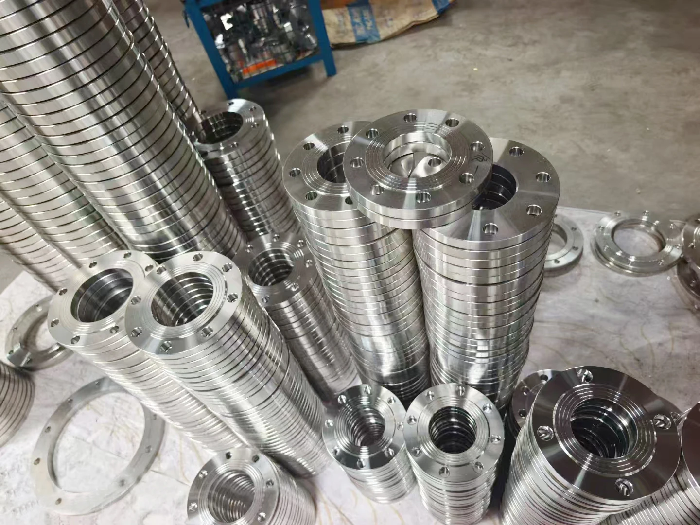 Wholesale 1/2 3/4 1 Inch Cast Iron Plastic Pipe Fittings Black Floor Flange Furniture Decoration ANSI JIS DIN ISO GB JPI