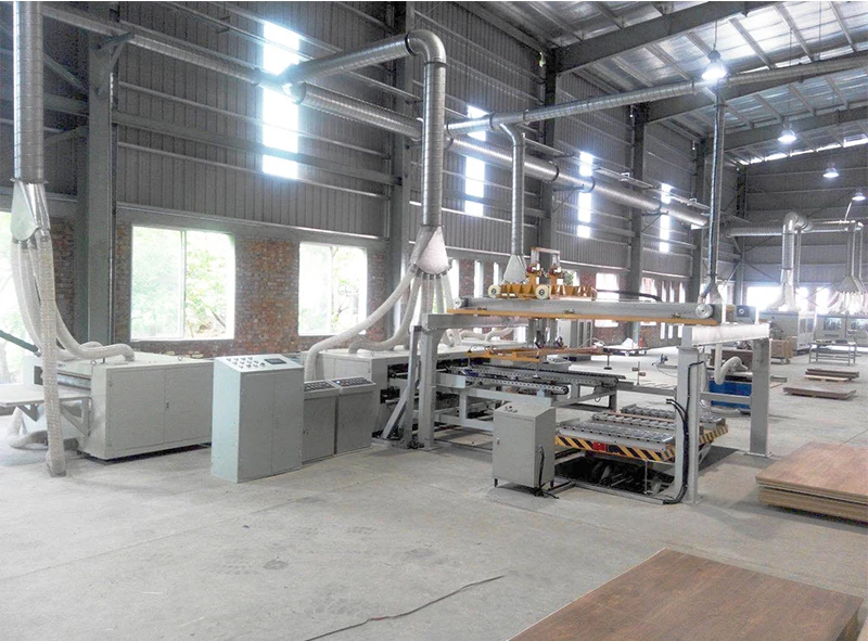 Automatic cutting machine for laminate flooring production line