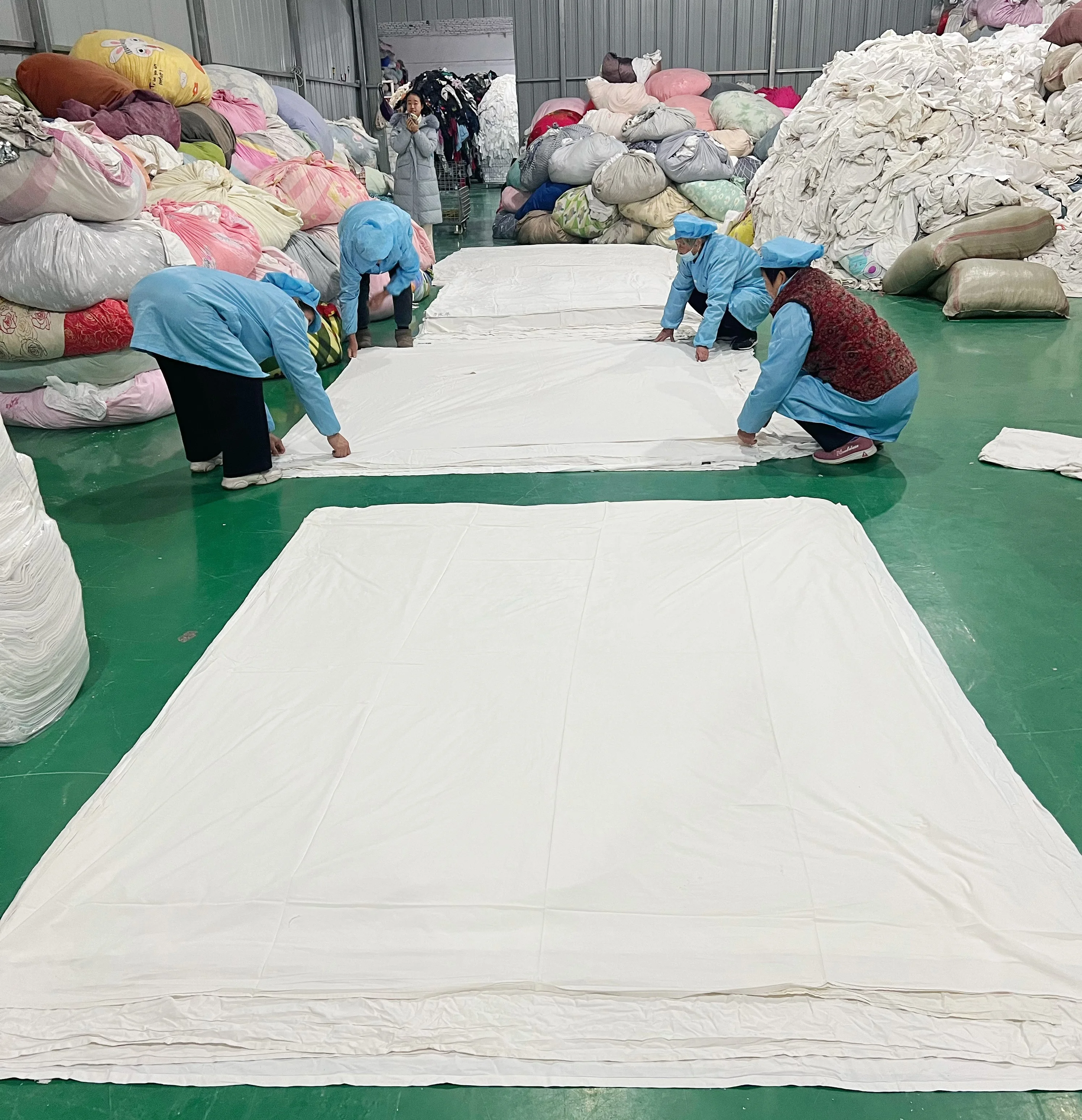 Good Quality Textile Waste Cotton Bed Sheets 100% Cut Pieces White Cotton Wiping Industrial Rags for Cleaning