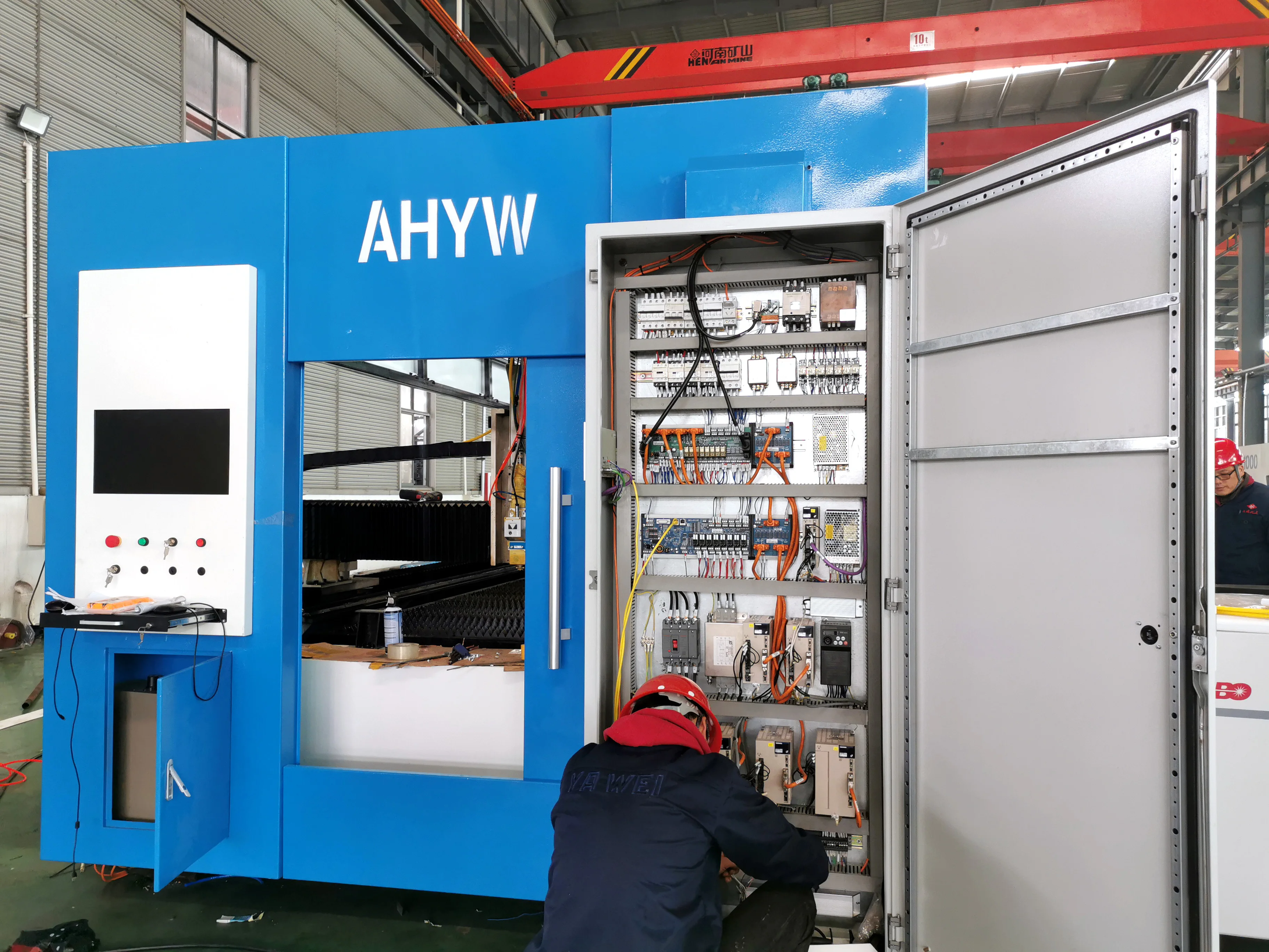 Fiber laser cutting machine with IPG Laser source for metal sheet cutting