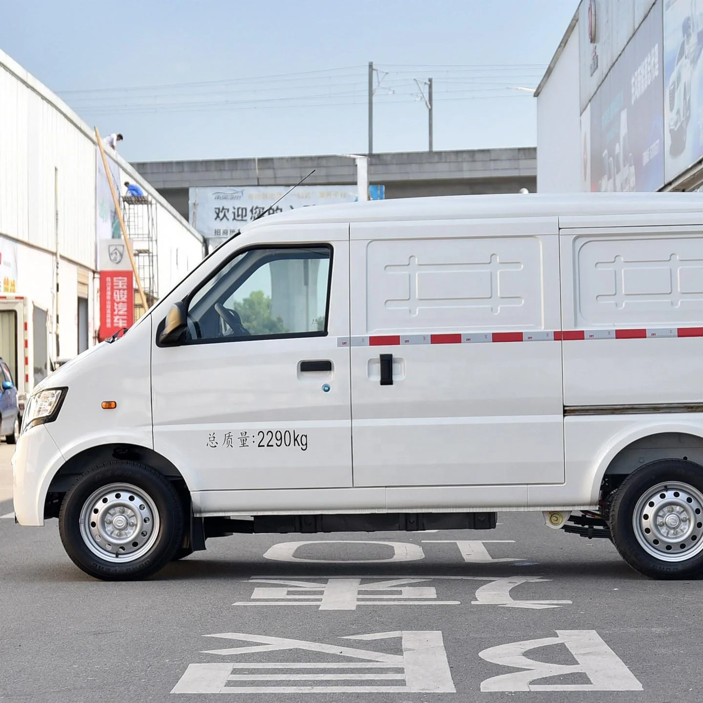 45kw Dongfeng Minibus With 5 Doors