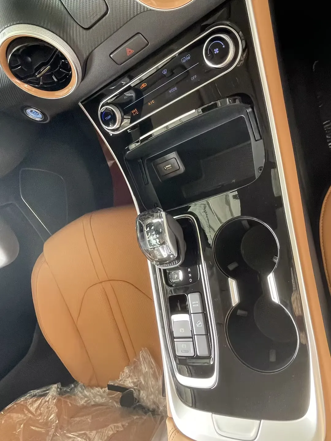 2024 New Design Chinese SUV HEV Car Dark Interior 1.5L Naturally Aspirated Euro VI Emission Metal Fabric ACC Family Adults