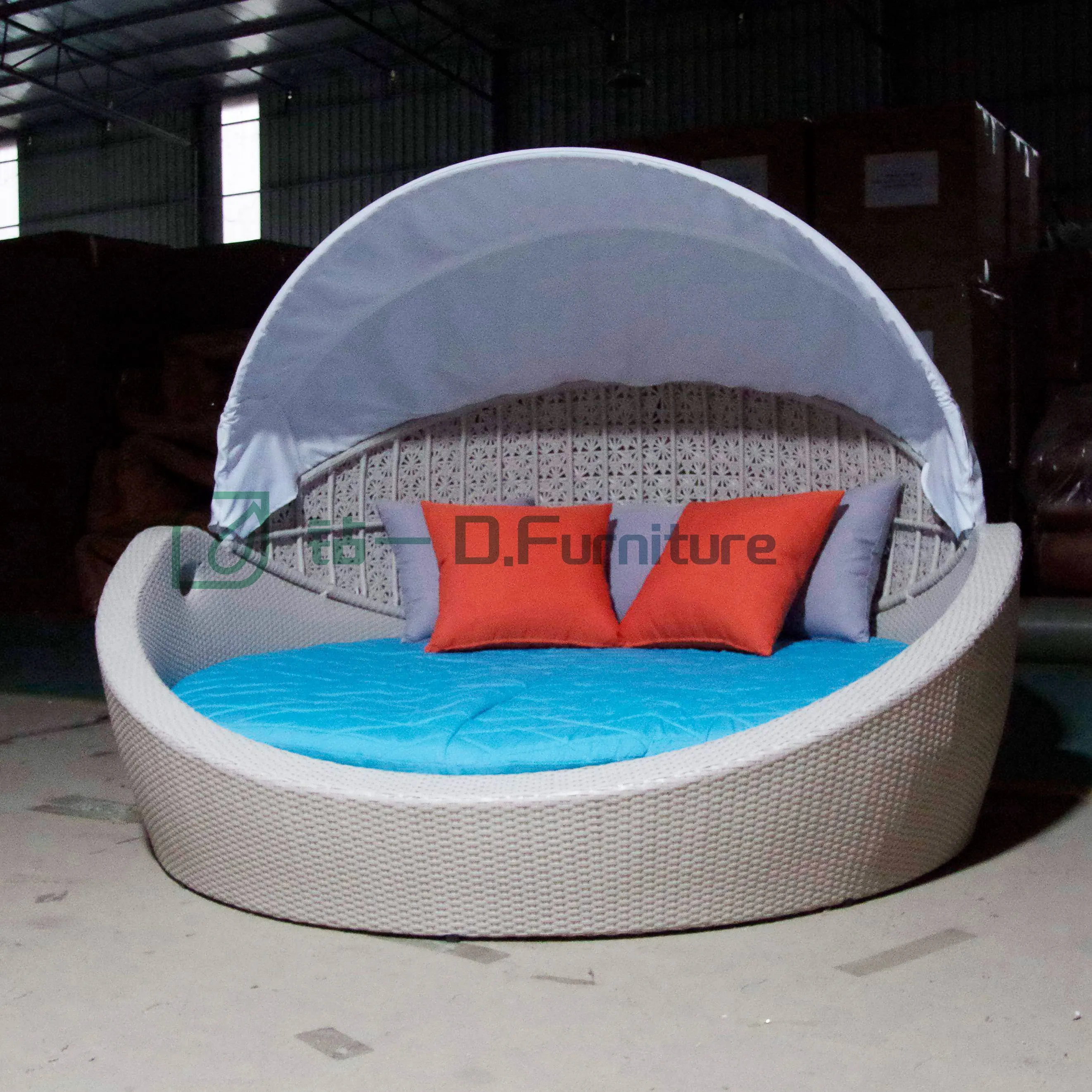 2021 New Stytle  Rattan Wicker Plastic Lounge  Round Day Bed  Sunbed Canopy Outdoor Bed