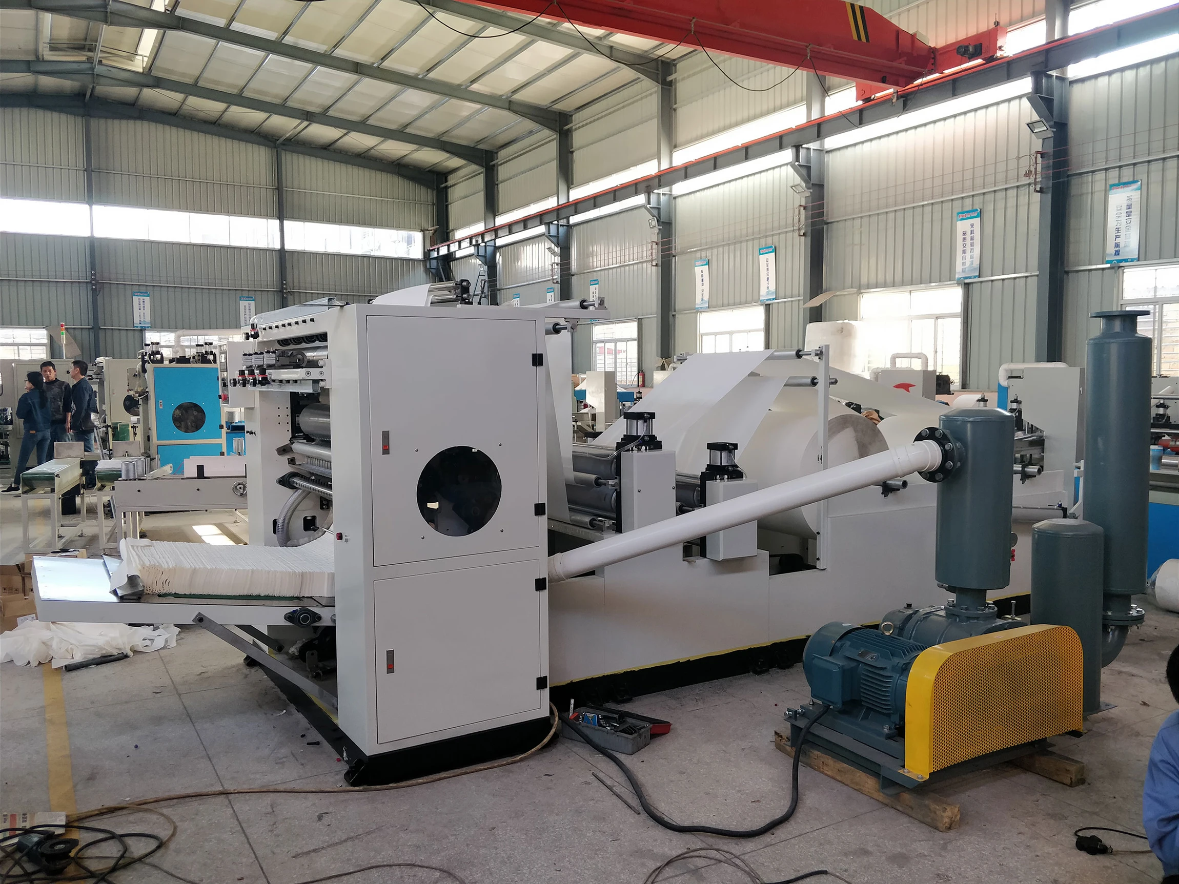 Автоматическая V-образная машина для производства бумажных полотенец