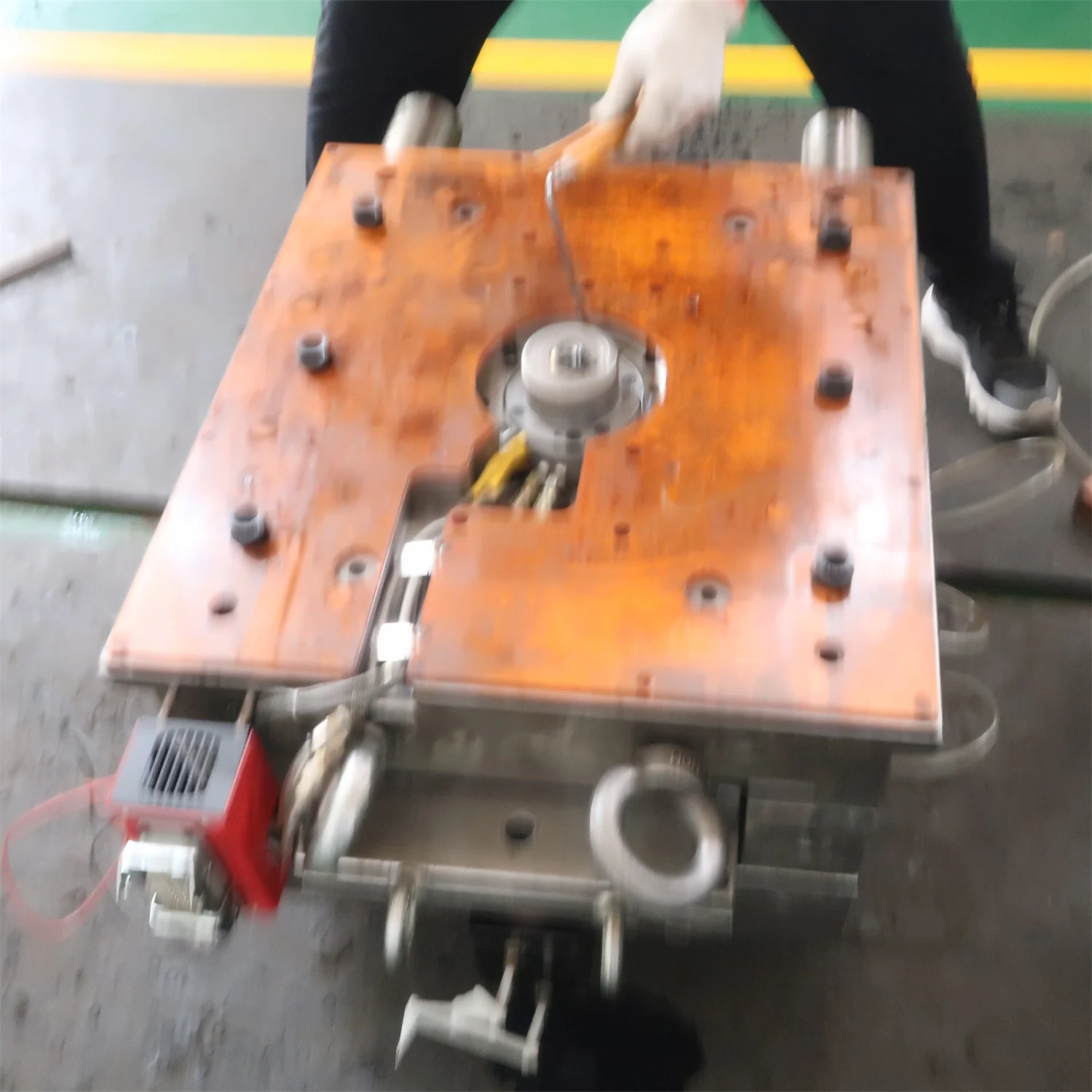 Injection Molded Components for Renewable Energy Systems Paint Bucket Molding Machine