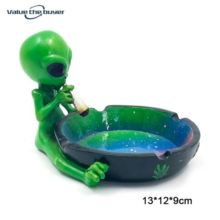 Custom Logo Sky color alien smoking resin shaped ashtray can hold cigarette