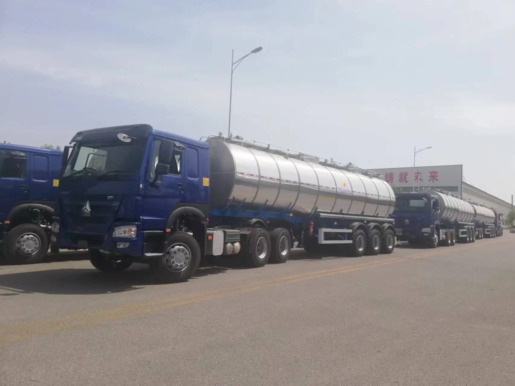 Low Prices 3 Axle Bitumen Tank Truck Asphalt Tankers