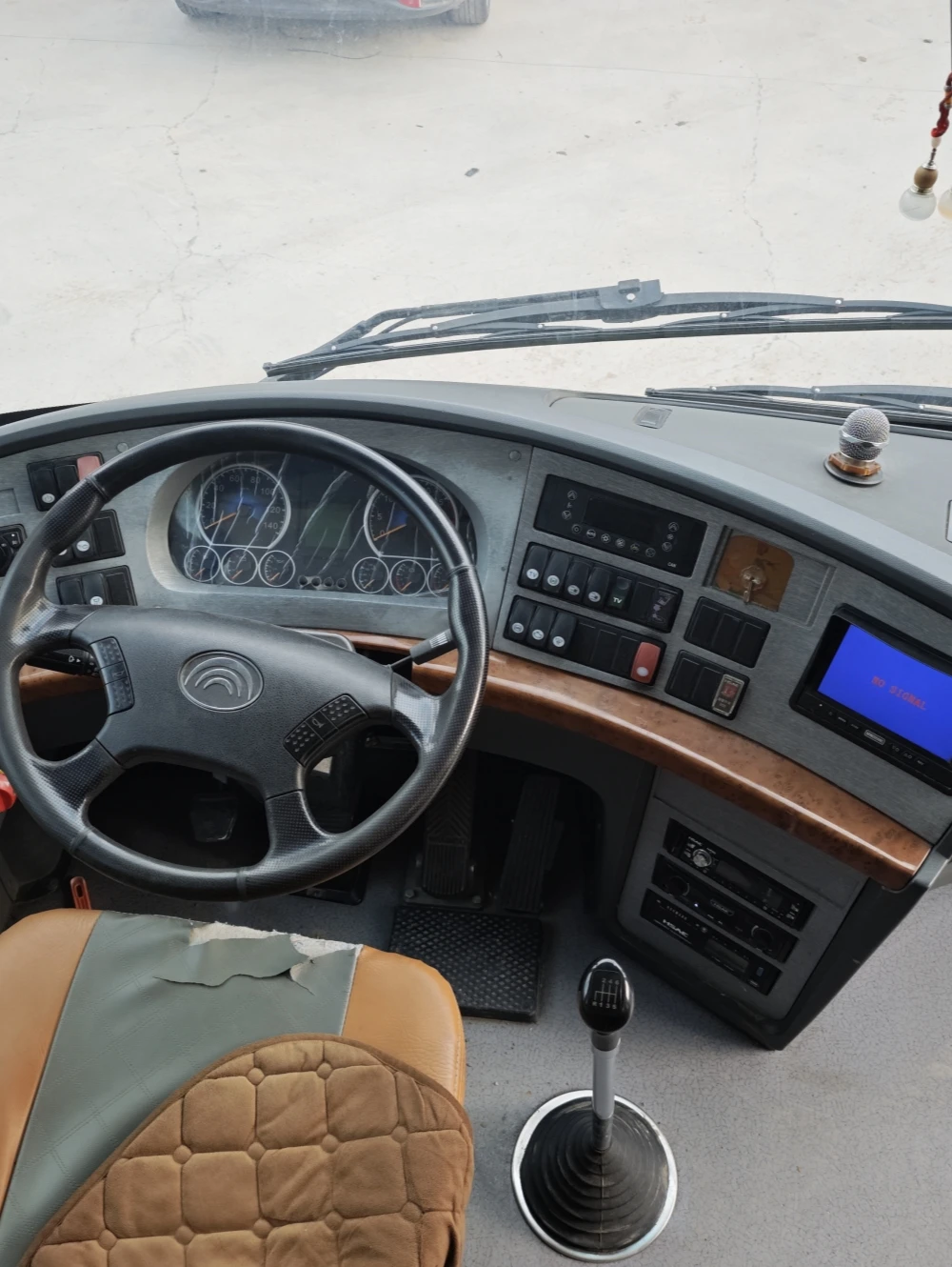 Аккуратно использованный роскошный туристический автобус 51 место ZK6110HAZA пассажирский ручной дизельный LHD для продажи в Китае