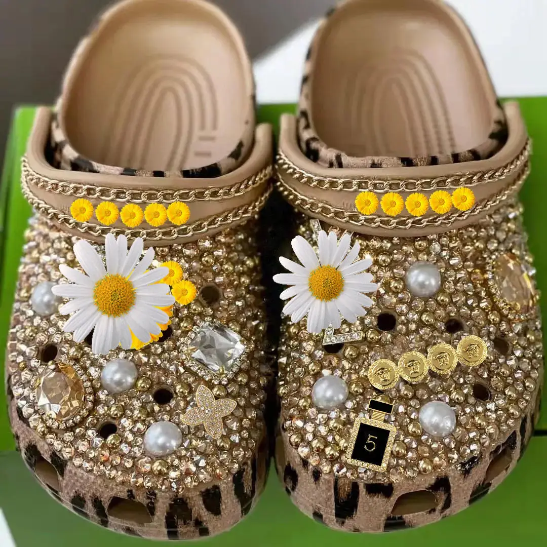 2024 Wholesale custom Luxury Bling Rhinestone Shoe Decorations Fashion Diamond Metal Designer Shoe Charms