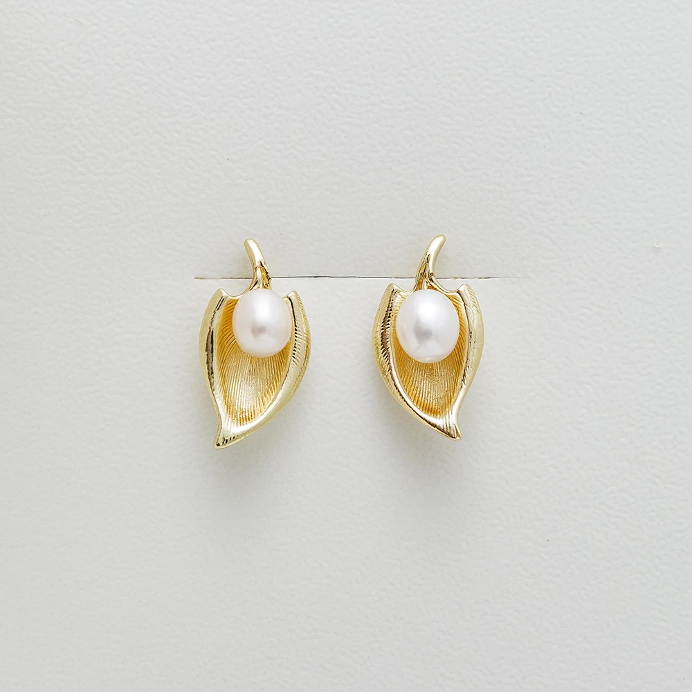 LUCK Hot selling women jewelry natural baroque earrings Natural freshwater Square baroque Pearl Welfare stud earrings