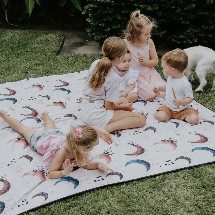 Fast Delivery Outdoor Beach Mat Sand Proof Blanket Wholesale Oxford Fabric Picnic Blanket Waterproof Camping Mat