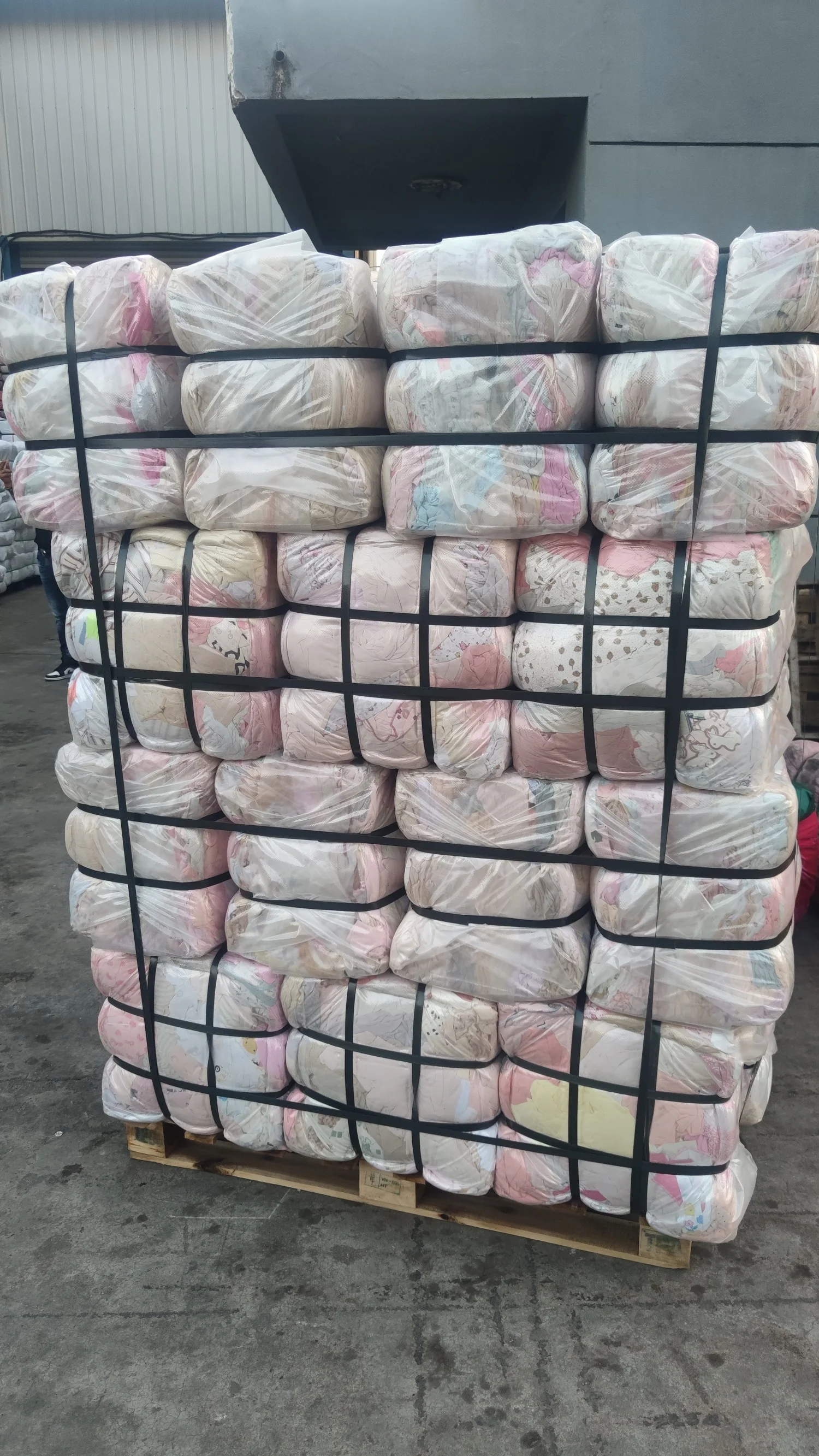 Cut Colored Sheeting Rags 100% Cotton Bed Sheets Painter Rags Star Rate Sheeting Textile Waste Recycled Cotton Cloth
