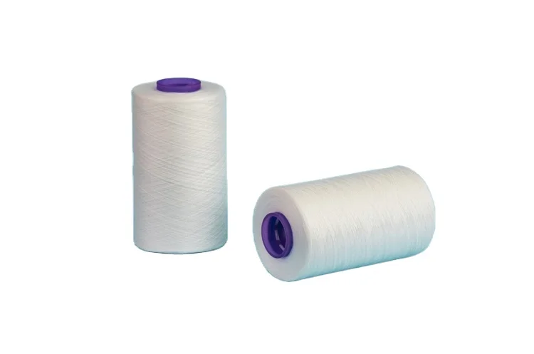 Суперъяркая белая 100-процентная пряжа из полиэстера, двухслойная Z-образная пряжа для шитья