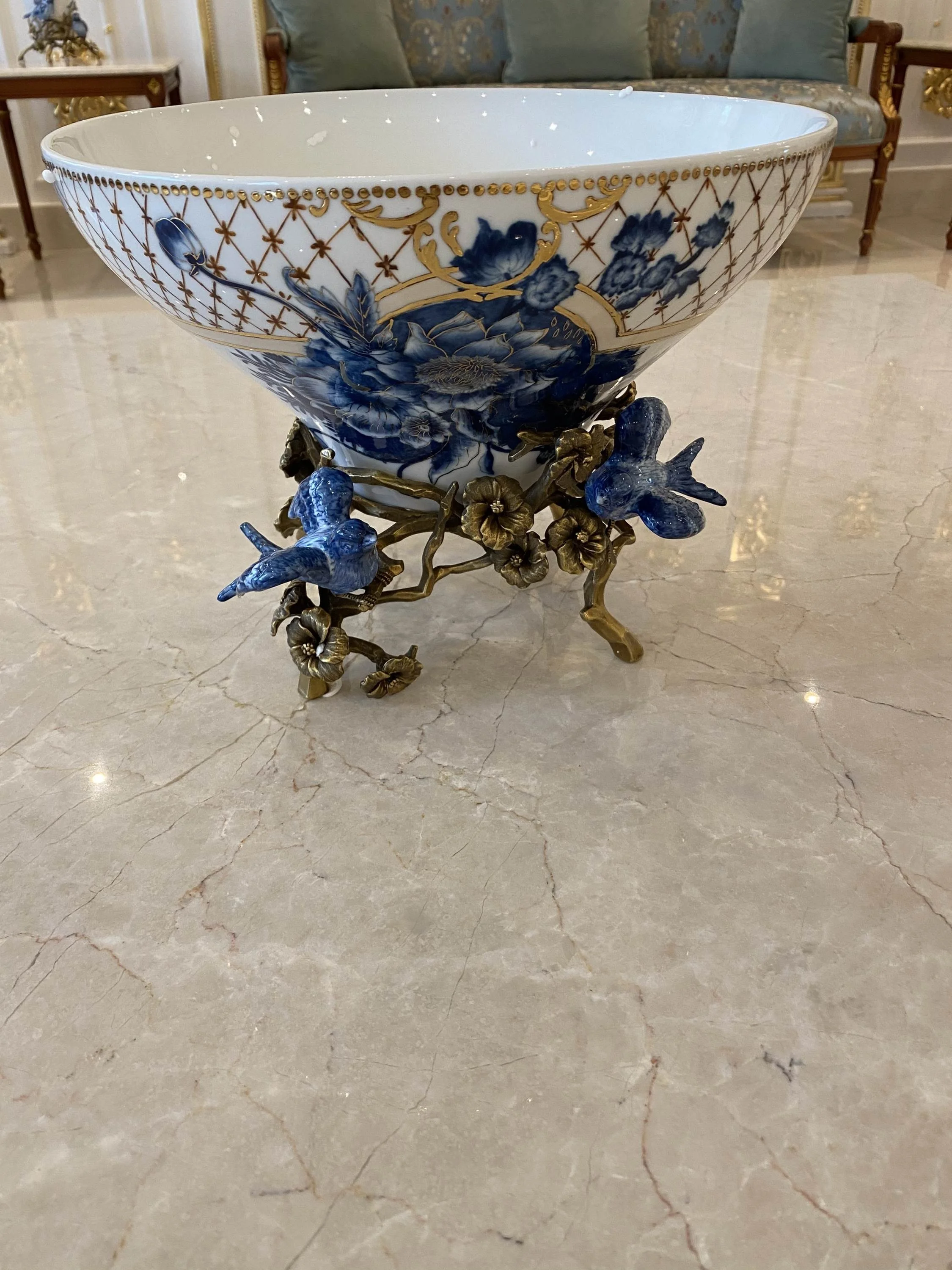 Handmade blue and white home decoration porcelain vases and ceramic vase with hand drawing pattern