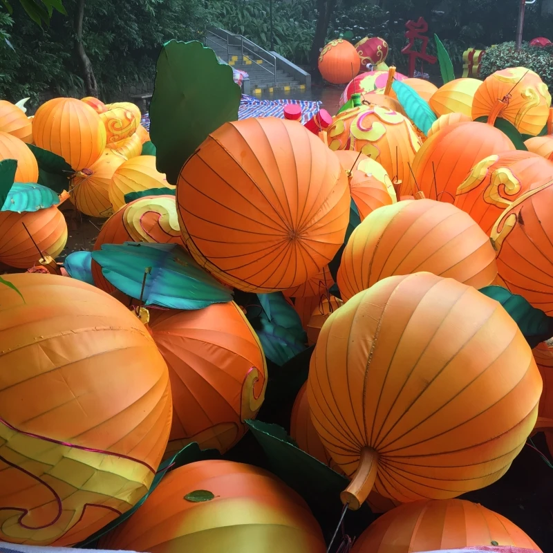 Chinese red silk balls decorate lanterns