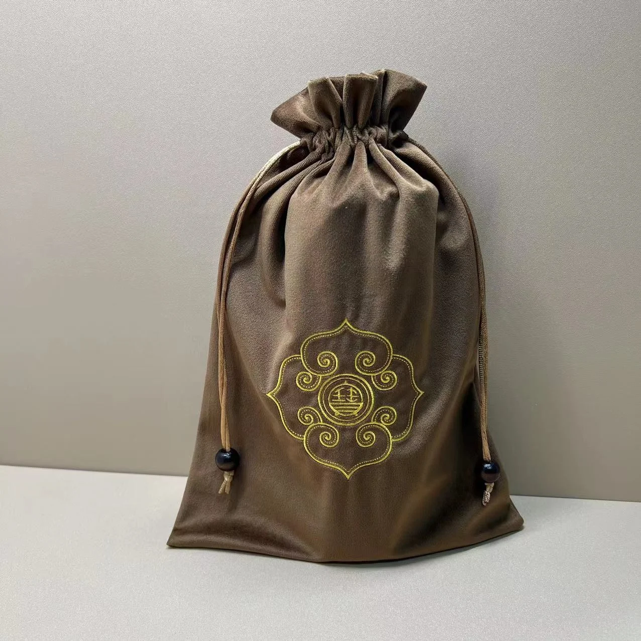 Luxury Dark Brown Silk Velvet Draw String Bags With Embroidered Logo Drawstring Burlap Wine Bag Pouches Velvet Wine Bottle Pouch