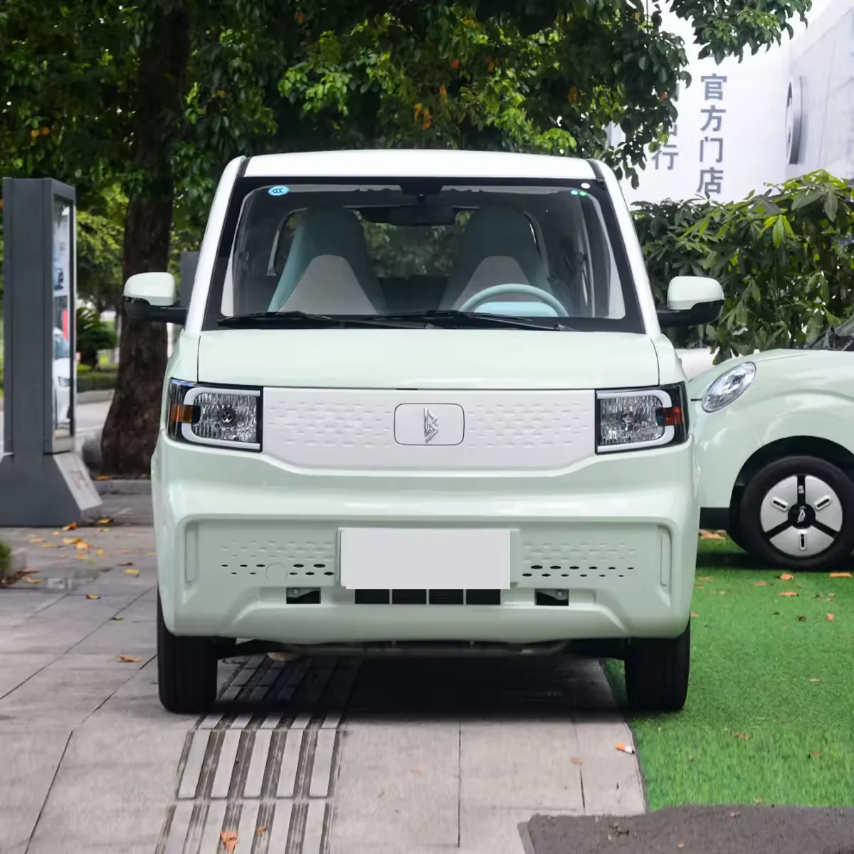 2024 High Speed New Energy Adult Four Wheel Mini Electric Car Vehicle Ling Bao uni ev cheapest 4 seater electric mini car
